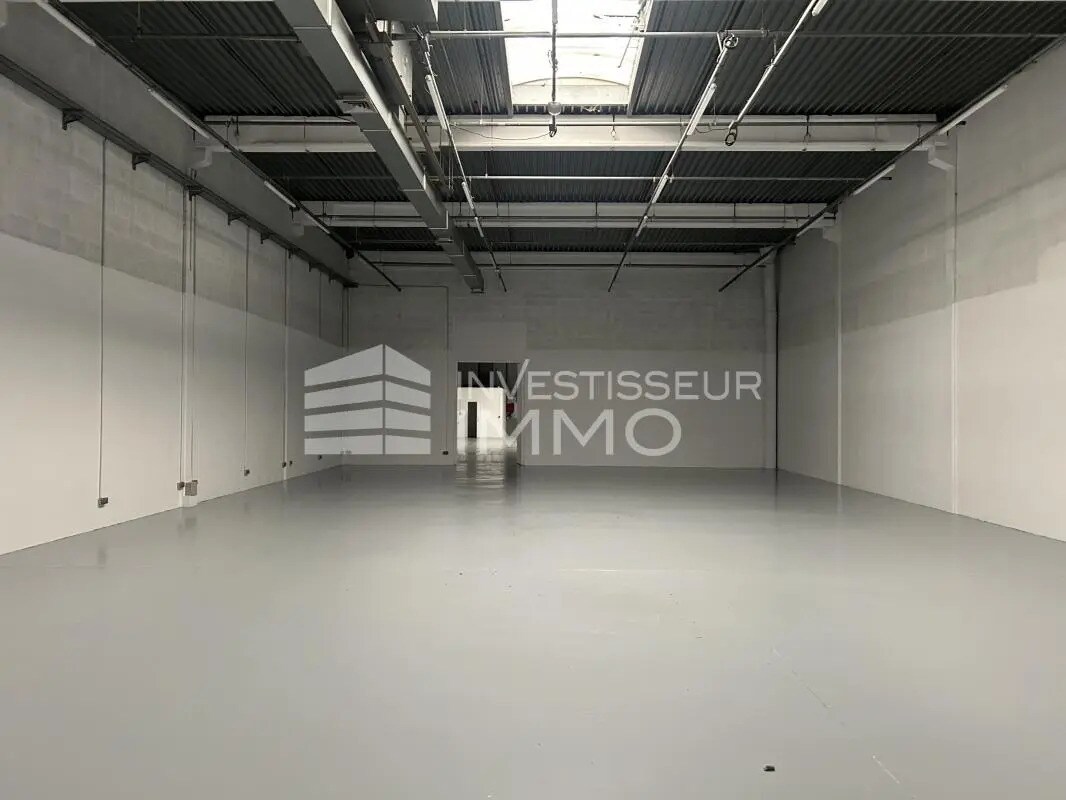 Light Industrial in Éragny to rent Interior Photo- Image 1 of 7