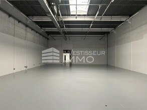 Light Industrial in Éragny to rent Interior Photo- Image 1 of 7