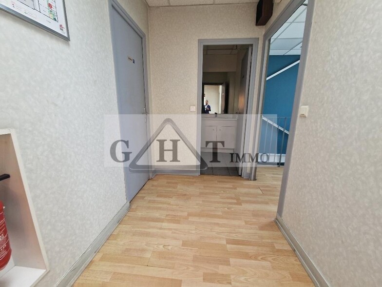 Office in Bobigny to rent - Interior Photo - Image 3 of 5