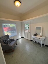 5346 College Ave, Oakland, CA for rent Interior Photo- Image 1 of 3