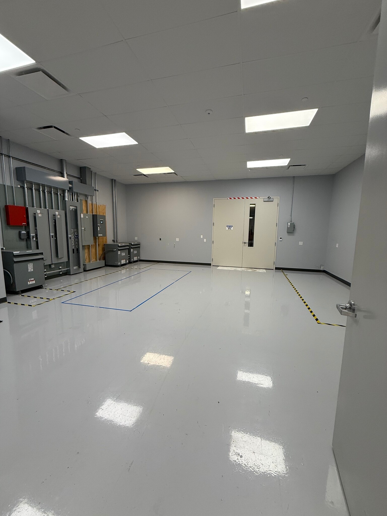 75 Sylvan St, Danvers, MA to rent Interior Photo- Image 1 of 10