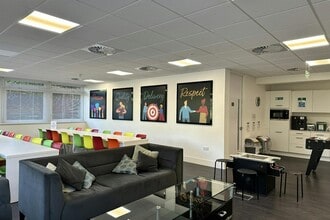 Riverside, Wooburn Green to rent Interior Photo- Image 2 of 7