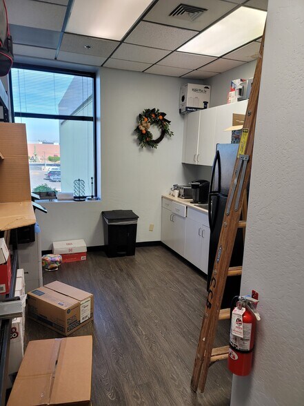 7580 E Gray Rd, Scottsdale, AZ to rent - Interior Photo - Image 3 of 20