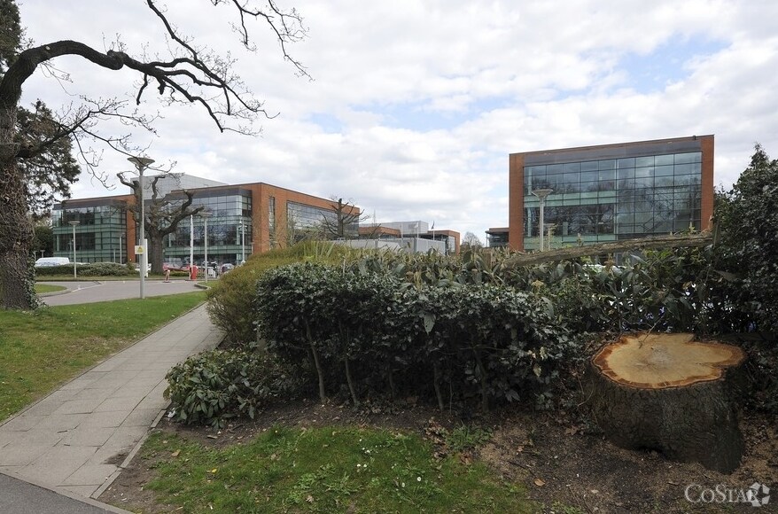 Chobham Rd, Camberley for sale - Primary Photo - Image 1 of 1