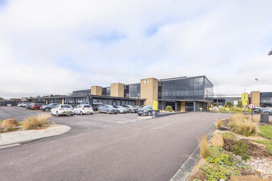 Manton Ln, Bedford to rent - Primary Photo - Image 1 of 5