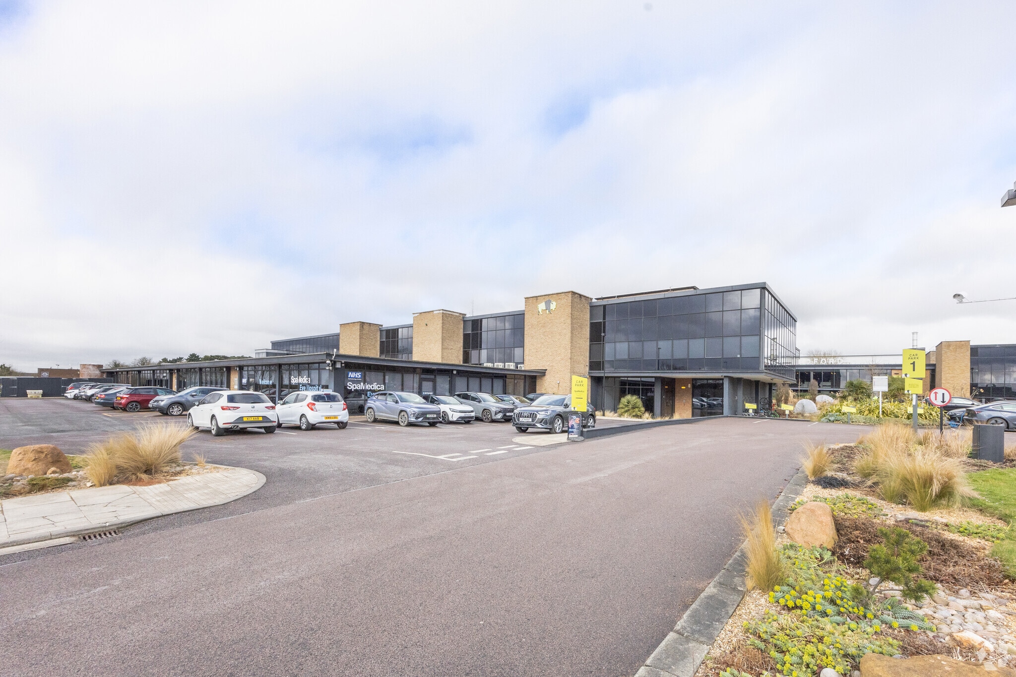 Manton Ln, Bedford to rent Primary Photo- Image 1 of 6