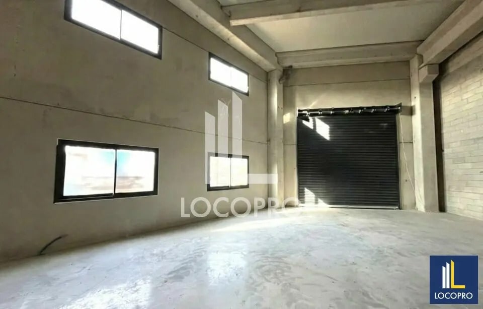 Location Local d'activités 211 m² - Photo 1