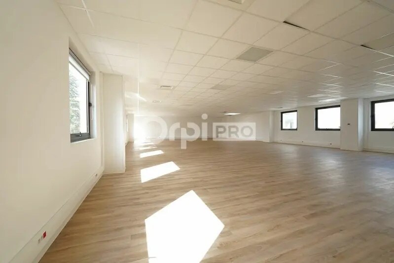 1 Rue Des Vergers, Limonest to rent - Interior Photo - Image 3 of 12