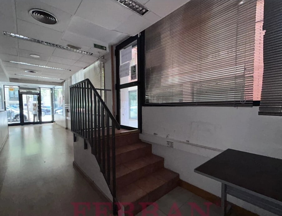Barcelona, BAR 08023 - Unit 1 - - Interior Photo - Image 2 of 5