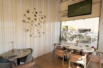 Retail in València, Valencia to rent Interior Photo- Image 2 of 24