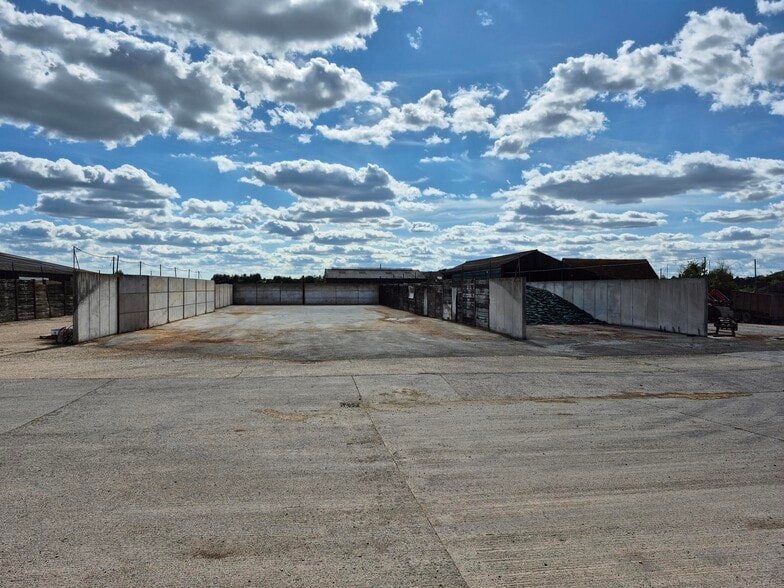 Waterditch Road, Christchurch to rent - Building Photo - Image 2 of 15