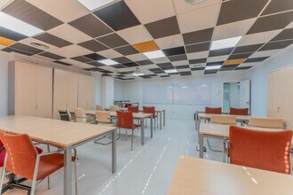 Office in Elche, Alicante to rent Interior Photo- Image 2 of 16