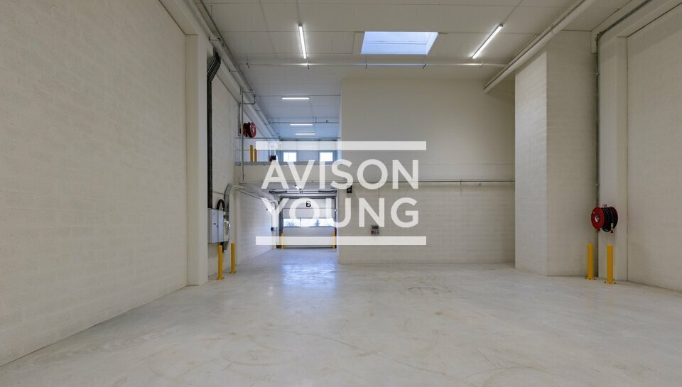 Light Industrial in Bondy to rent - Interior Photo - Image 1 of 12