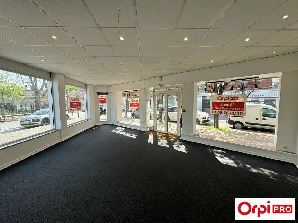 Location Entrepôt 151 m² - Photo 1