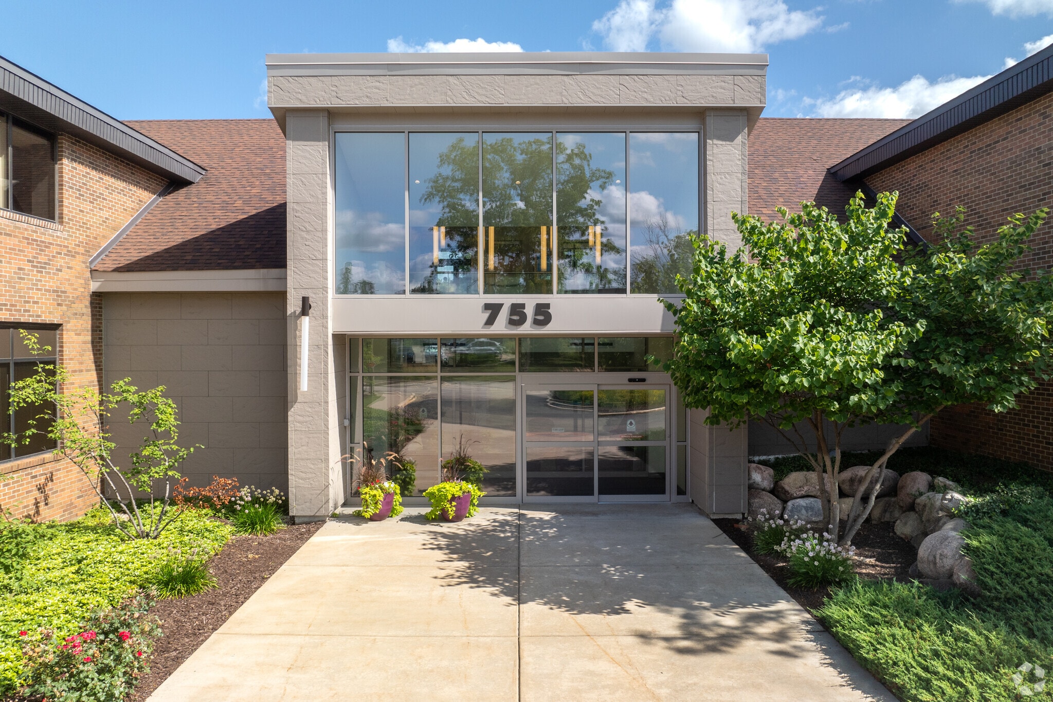 755 S Milwaukee Ave, Libertyville, IL to rent Building Photo- Image 1 of 9