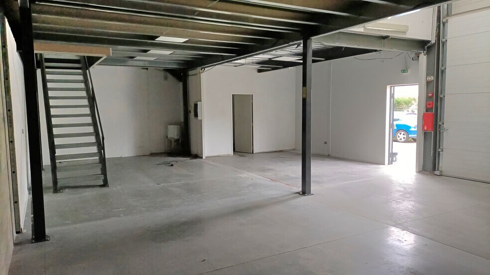 Light Industrial in La Penne-sur-Huveaune to rent - Building Photo - Image 3 of 6