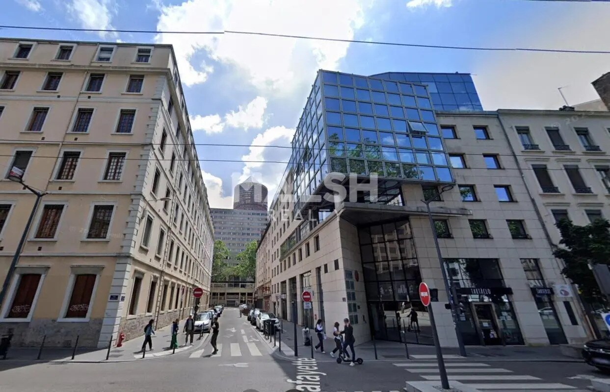 Retail in Lyon to rent Building Photo- Image 1 of 3