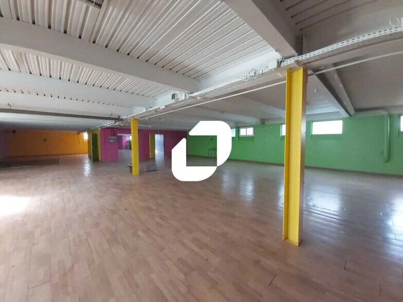 Light Industrial in Les Ulis to rent - Interior Photo - Image 3 of 7