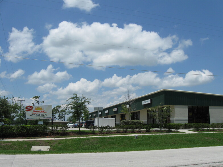 101-115 Hangar Rd, Kissimmee, FL for rent - Building Photo - Image 3 of 3