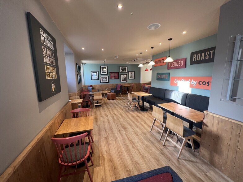 8-10 Henderson St, Bridge Of Allan to rent - Interior Photo - Image 3 of 5