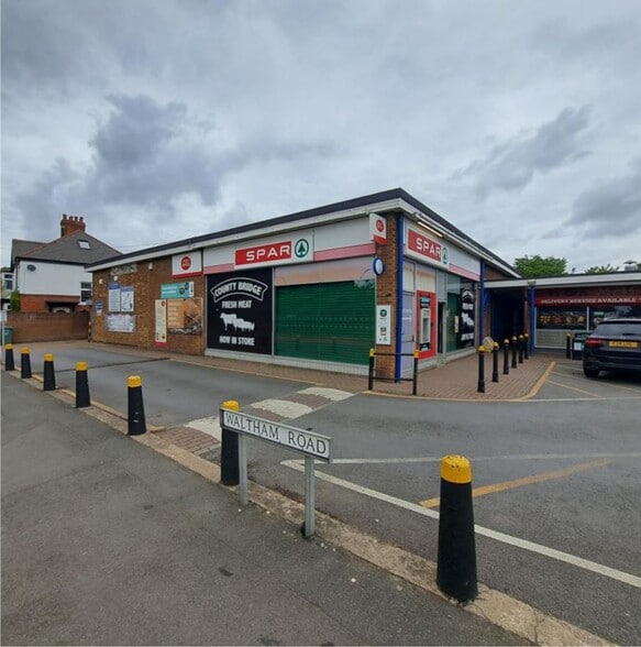 33-33A Waltham Rd, Grimsby to rent - Primary Photo - Image 1 of 5
