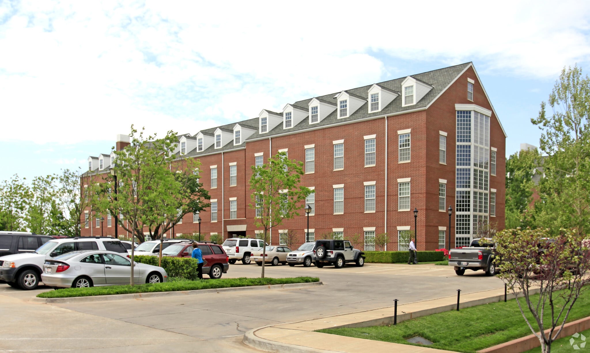 6015 N Classen Blvd, Oklahoma City, OK to rent Primary Photo- Image 1 of 7