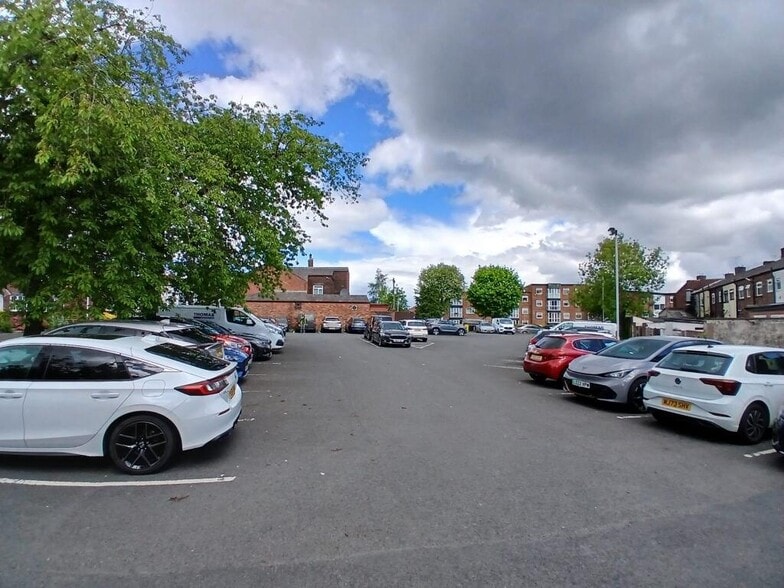 273-275 Bury New Rd, Manchester to rent - Building Photo - Image 2 of 2