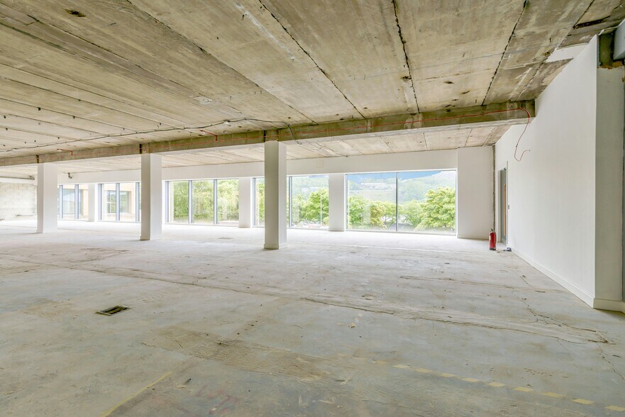 Northgate, Halifax to rent - Building Photo - Image 3 of 22