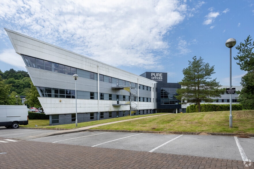 Lake View Dr, Nottingham to rent - Building Photo - Image 2 of 16