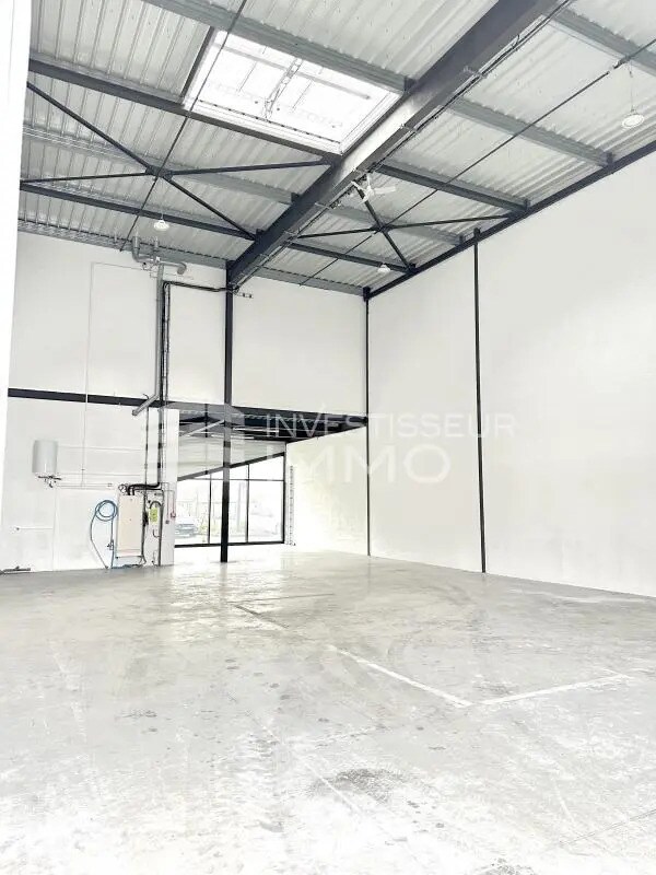 Location Local d'activités 311 m² - Photo 1