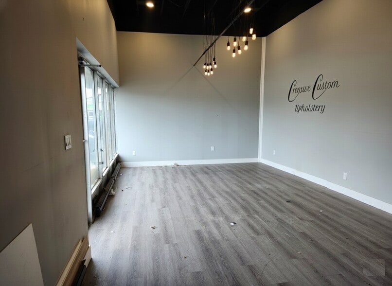 1 Hiscott St, St Catharines, ON to rent - Building Photo - Image 2 of 14