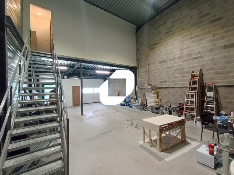 Light Industrial in Mions to rent - Building Photo - Image 3 of 15