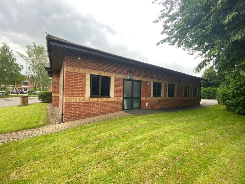 1A Ellice Way, Wrexham to rent - Building Photo - Image 2 of 2