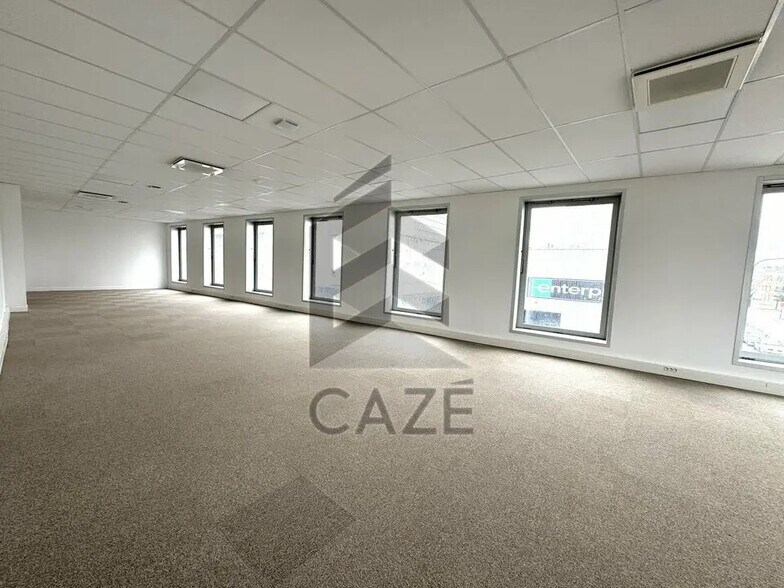 Office in Bordeaux to rent - Interior Photo - Image 2 of 6