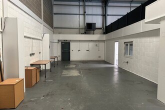 Bell Clos, Plymouth to rent Interior Photo- Image 1 of 7