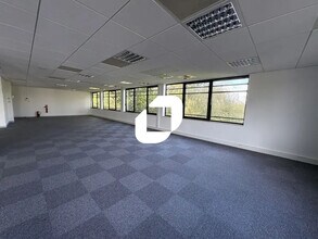Office in Saint-Priest to rent Interior Photo- Image 2 of 13