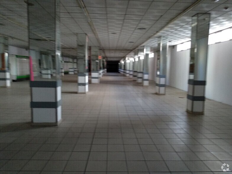 Retail in Getafe, Madrid to rent - Interior Photo - Image 1 of 1