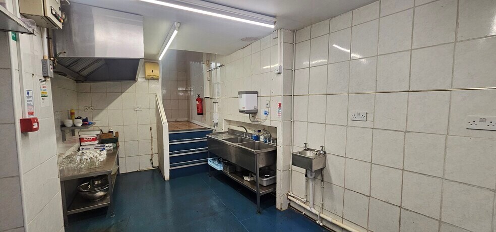 26-28 Hallgate, Wigan to rent - Interior Photo - Image 2 of 8