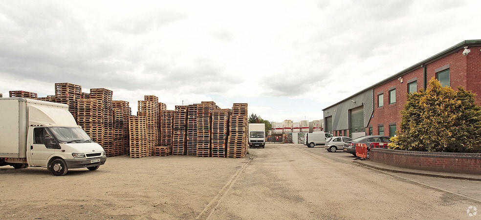 Brinell Dr, Manchester to rent - Building Photo - Image 2 of 6