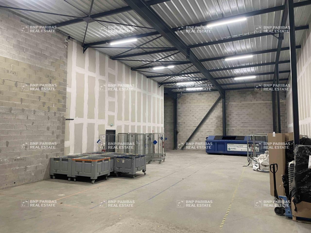 Light Industrial in Marseille to rent Interior Photo- Image 1 of 7