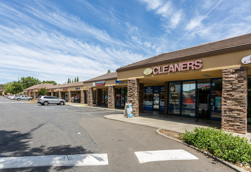 941-1045 Alamo Dr, Vacaville, CA for rent - Building Photo - Image 3 of 6