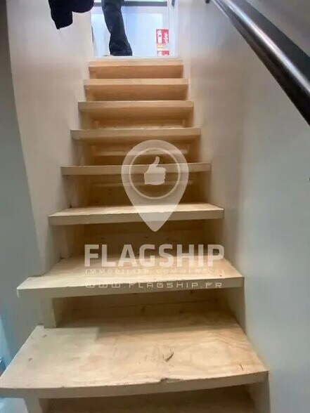 Retail in Paris to rent - Interior Photo - Image 2 of 5