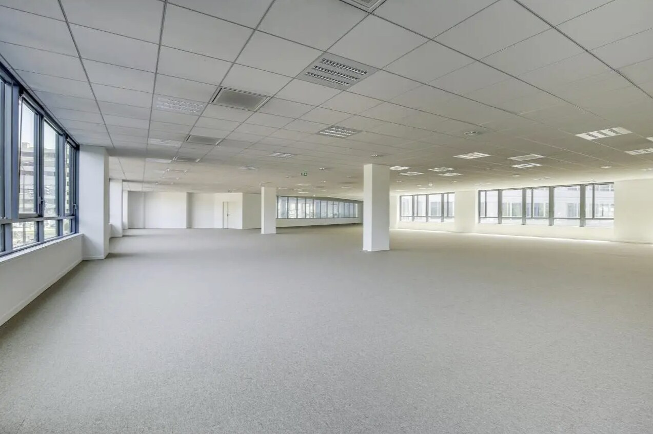 Office in Antony to rent Interior Photo- Image 1 of 2