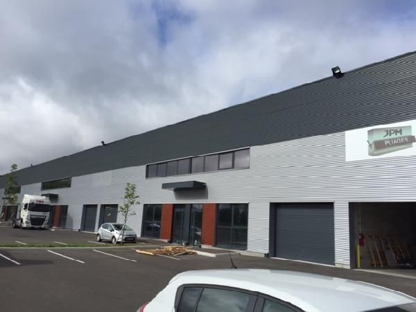 Industrial in Elancourt to rent Building Photo- Image 1 of 2