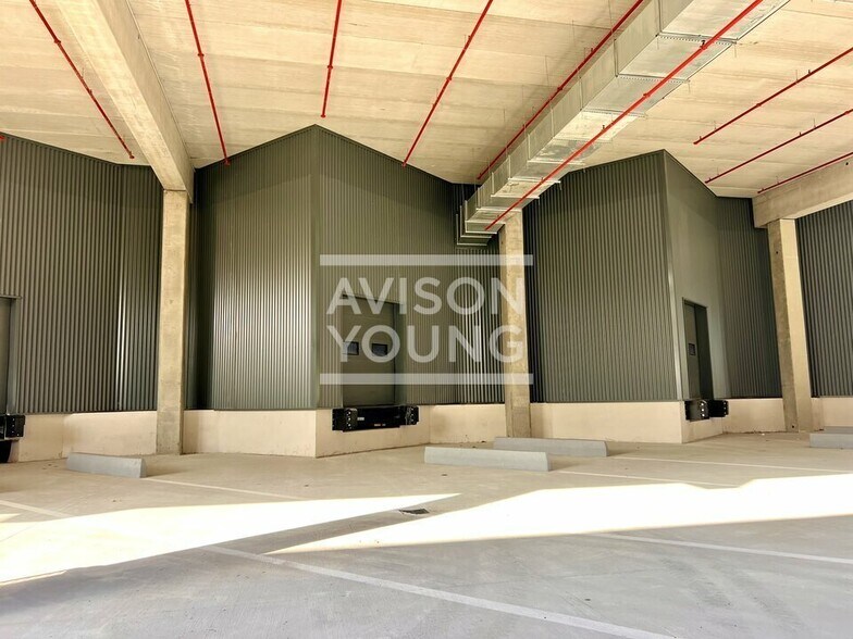 Industrial in Gennevilliers to rent - Building Photo - Image 3 of 4