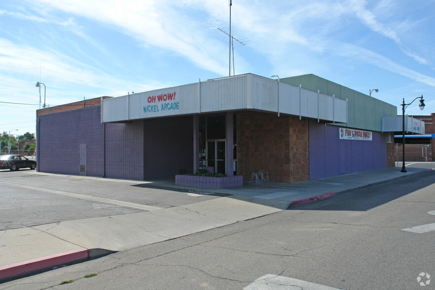 300 E Center St, Visalia, CA for rent - Building Photo - Image 2 of 2