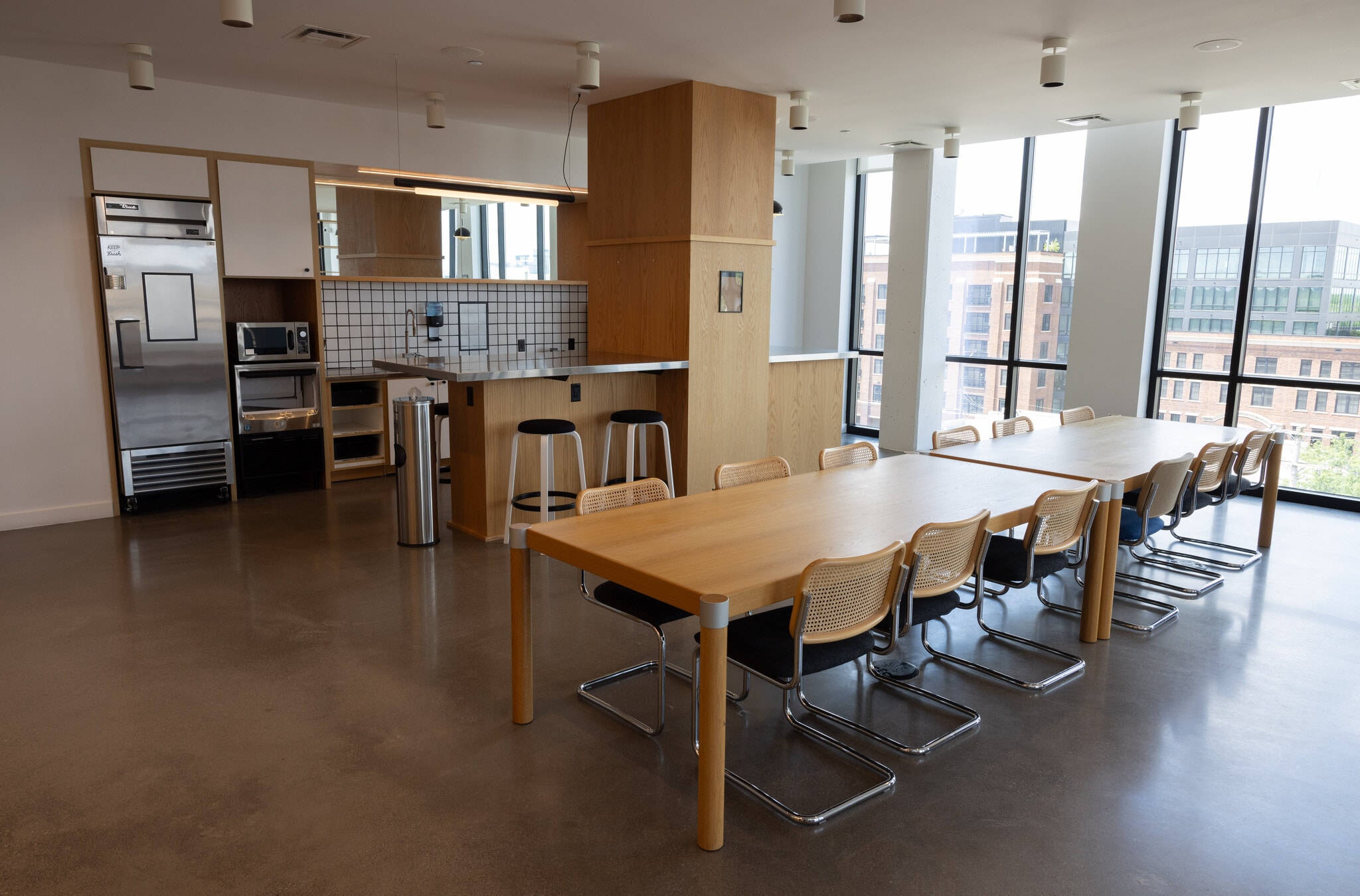 800 N High St, Columbus, OH to rent Building Photo- Image 1 of 11