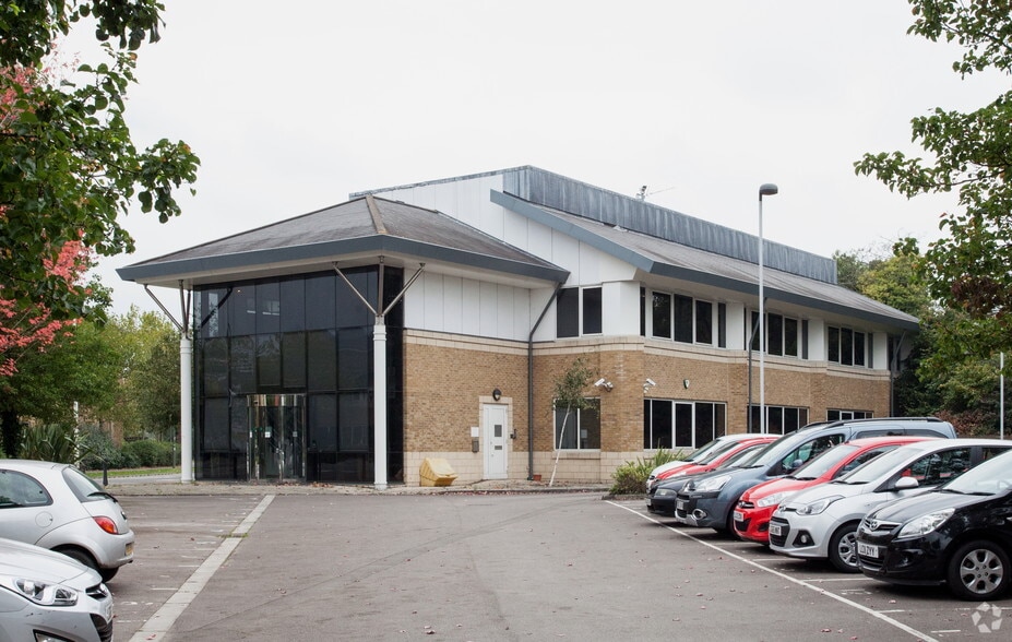 Addlestone Rd, Addlestone to rent - Building Photo - Image 1 of 4