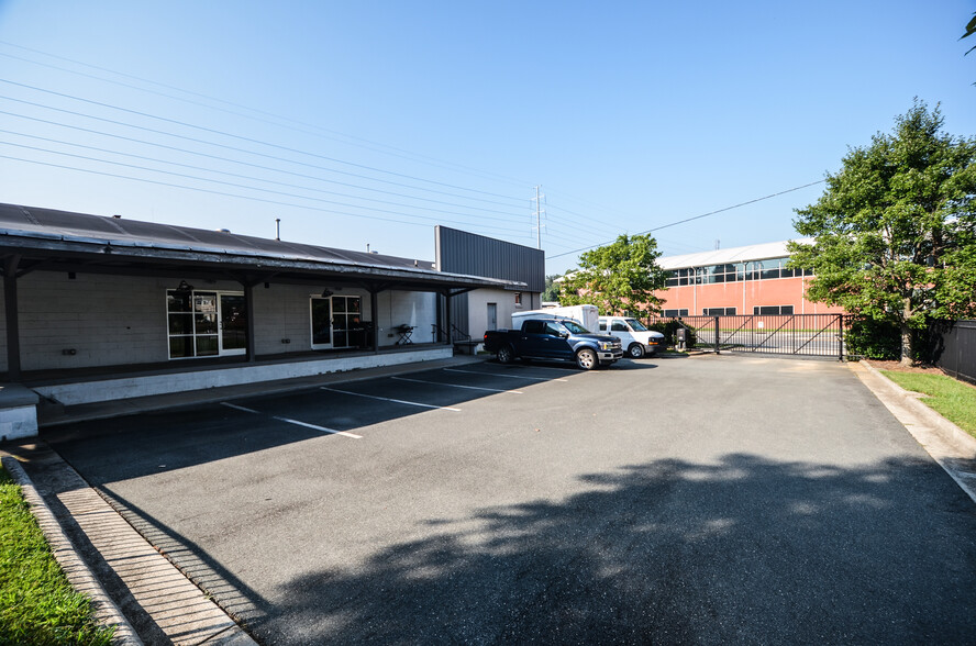 1315 S Main St, Winston-Salem, NC for rent - Building Photo - Image 3 of 9