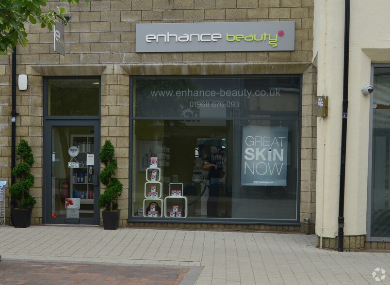 John St, Penicuik to rent - Building Photo - Image 3 of 14